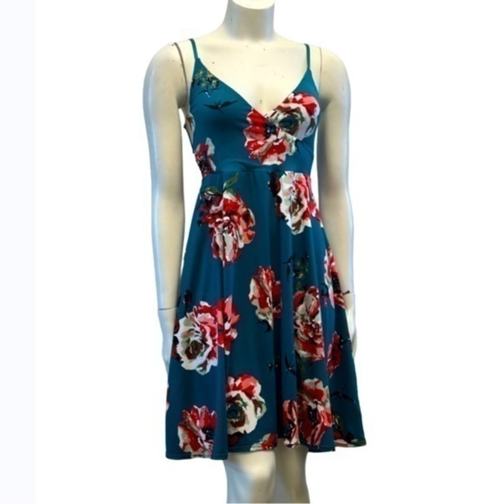 KISMET pretty floral sleeveless summer dress. Like new condition. Size small.